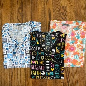 **4/$12** Wear For Care Scrub Tops *3* Floral V Neck Size Medium